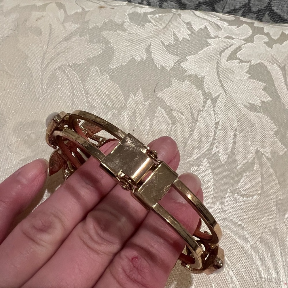 Pearly bangle bracelet. OS - Picture 5 of 5